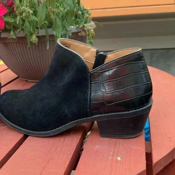 Vionic Marissa Black Leather Short Zip Up Boots 8.5  Wide - Picture 4 of 8